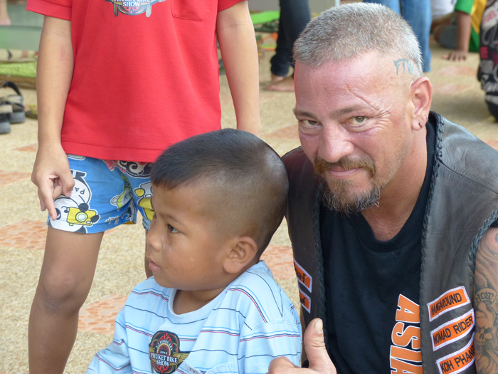 carlo, nomad riders, big bikes, donation, charity, charles, the handle bar, blue top cafe, phangan, racing