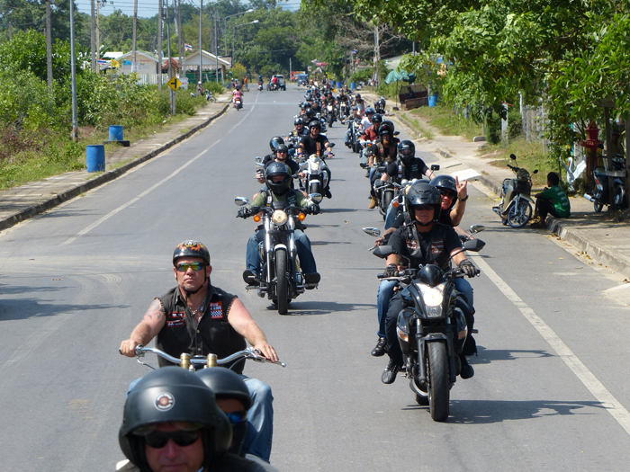 carlo, nomad riders, big bikes, donation, charity, charles, the handle bar, blue top cafe, phangan, racing