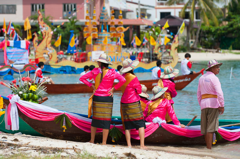 ladies rowing thailand